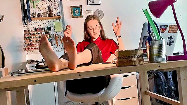 feet, soles, toes - bare feet french teen joi