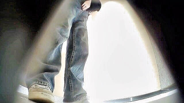 girls pissing, chinese girls, toilet voyeur - voyeur chinese girls pissing