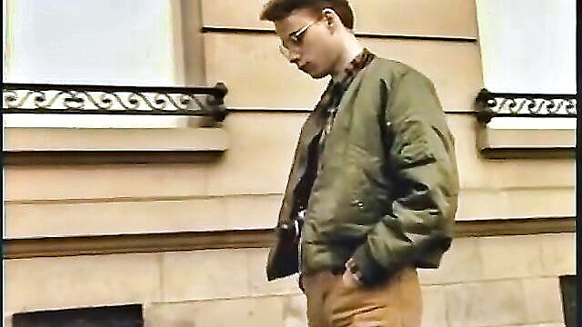 public outside, vintage, jeune - young hairstylist fucks handsome blond