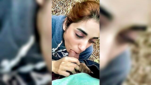 sex girl, blow job, sex sex - paki girl blows the guy in the jungle