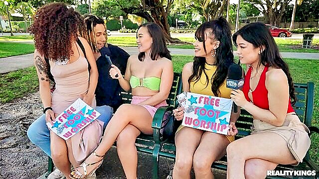 Lulu Chu, Derek Savage, Kira Perez, Kimmy Kimm, Krissy Knight, Cassidy Luxe, Ari Alectra - public pick up kimmy kimm RealityKings