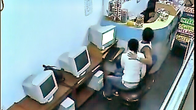voyeur couple in an internet cafe : ama