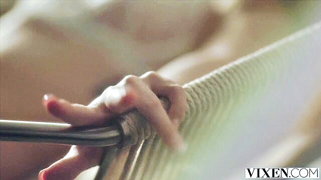 vixen delilah seduces crush : Vixen