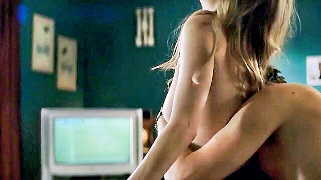 Michelle Williams - michelle williams tits