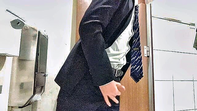 リーマン, スーツ, gay オナニー - suited man toilet masturbation