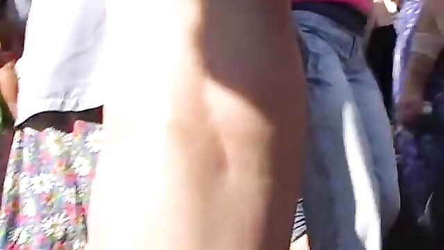 busty brunette in upskirt closeup : ward69