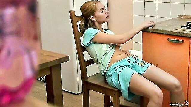 kitchen solo fingering : VideosZ