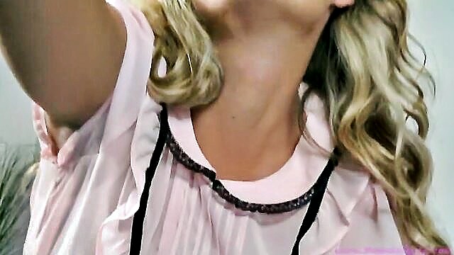 Zuzana Zeleznovova - lesbian pussy eating game