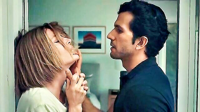 hot scenes, hot scene, jessica biel - elizabeth banks and jessica biels hot scene