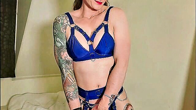 ClaudiaKink - muscle lingerie show