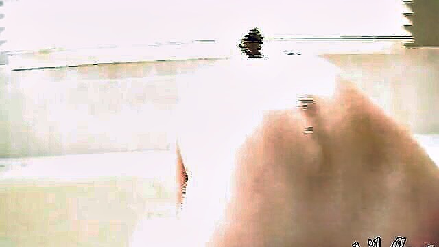 slender cutie bath : Phil Flash