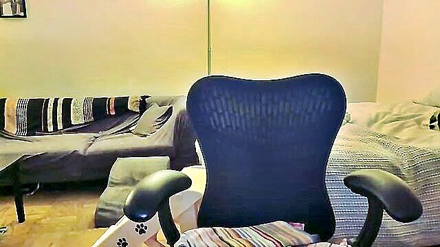 micminx - hot pussy moan chaturbate
