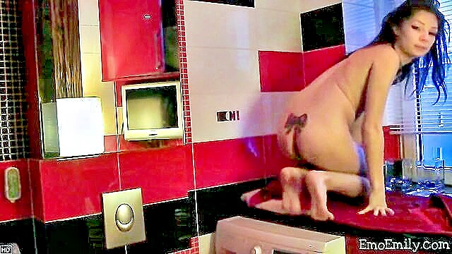 emo, hot, fingers herself - hot emo chick masturbates her pussy