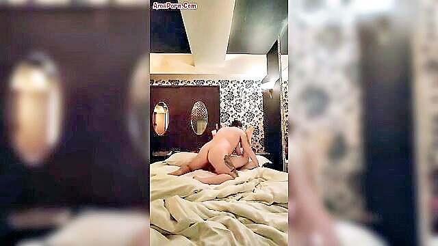 italiane puttane, ditalino milf italiana, mogli italiane - hotel room fuck with italian milf