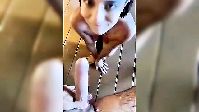 sesso in doccia, onlyfans, italiane onlyfans - italian shower with young floozie