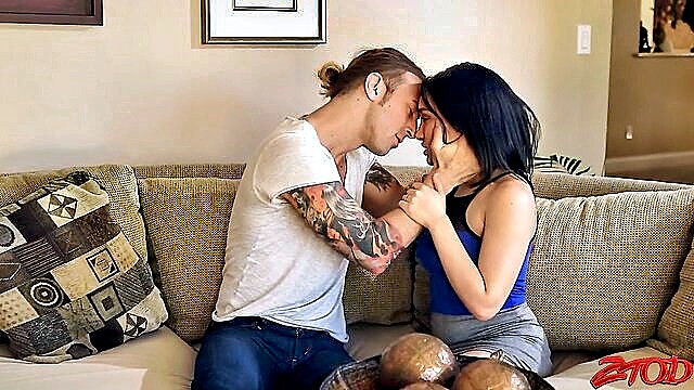 chad alva beds gabi paltrova with passionate licking : Zero Tolerance