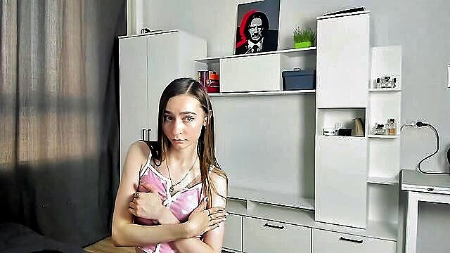21032008 - skinnycamslut chaturbate live show