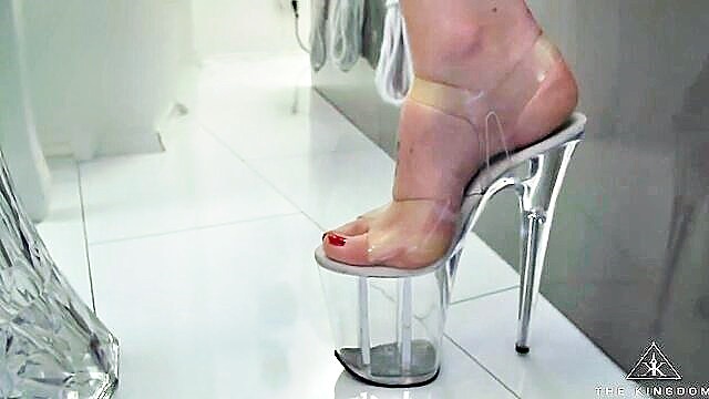 foot fetish, miss, foot smelling - foot smelling string miss aurelia