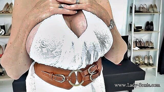 Lady Sonia - oiled milf lady sonia