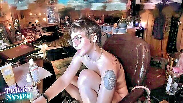 girlfriend, masturbation, vibrator - short haired nymph chaturbate
