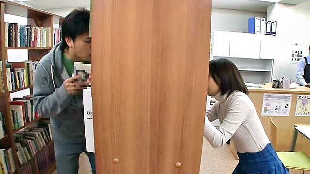 the small breasts girl i happened to see is no bra her sensitive nipples stimulated to be seen are erection 2nd part 1 httpsbitly3gzbdkf : Hisidepon