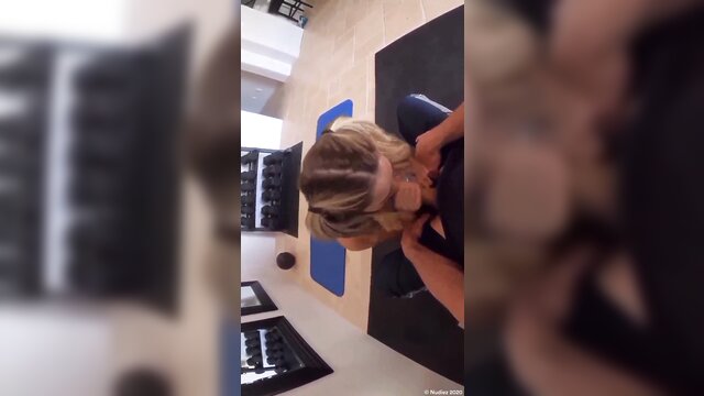 Heidi Grey - cheerleader heiidi greyávající