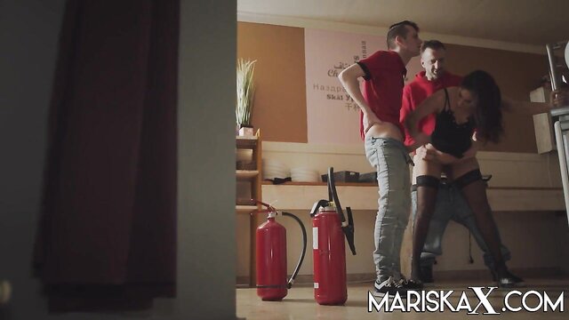 Sahara Knite - homemade indian milf sahara knite gets a special delivery MariskaX