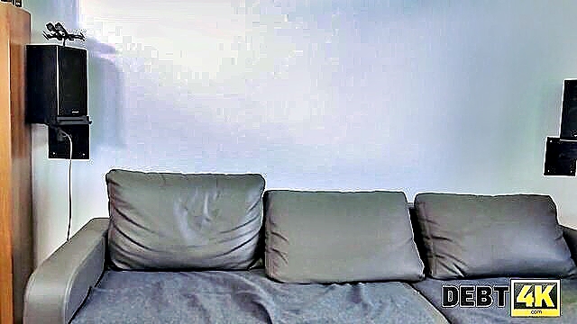 debt4k lo sposo sta guardando come la sua sposa fa sesso con un altro uomo apr 25th 2021 : Debt 4K