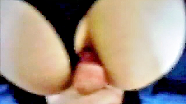 woman with round ass gets fucked in doggy style : amateurlov