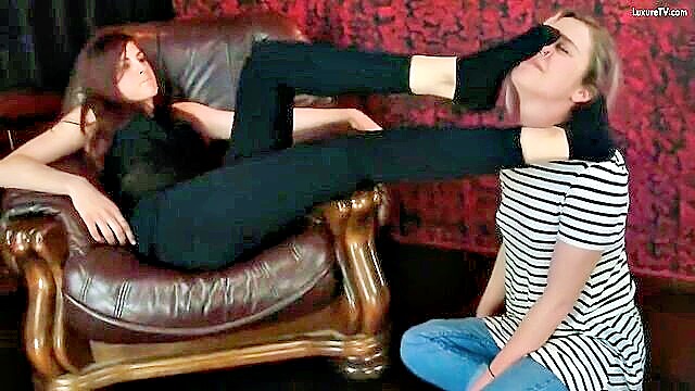 feet, unknown, femdom - lezdom trampling 1