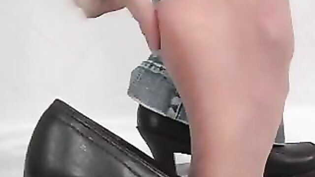 sweaty nylon, foot worship, nylon sniff - coed feet porn