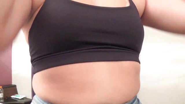 enjoy the beauty of fat women with full figures and plump bellies : We
