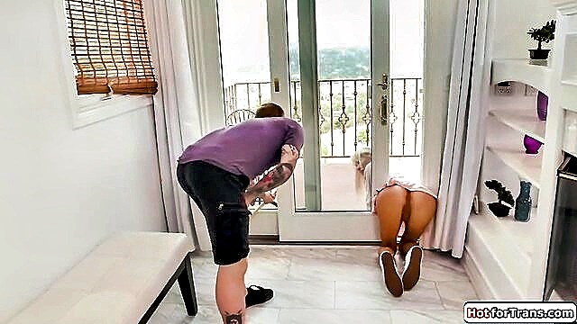Brittney Kade, Steve Rickz - ripped ass of shemale brittney kade Transfixed