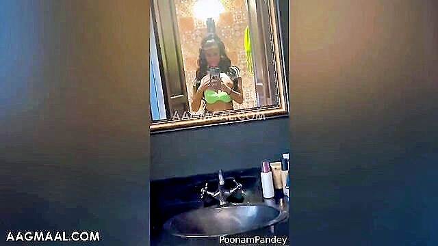Poonam Pandey - indian beauty poonam pandey goes live for s3x videos