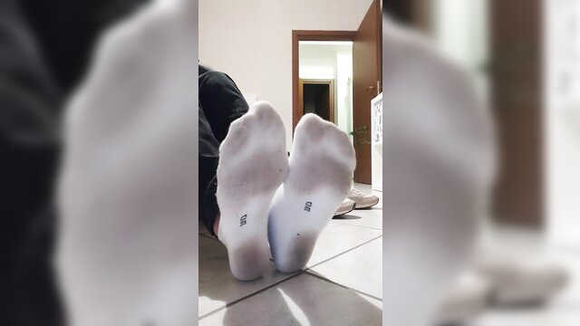 feet, love her feet, piedi italiani - gay feet foot fetish
