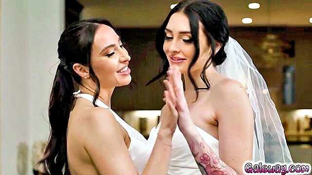 Charlotte Sins, Melissa Stratton - foot fetish babes kiss