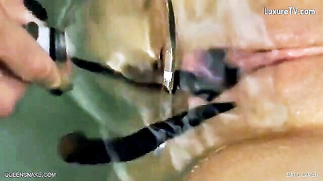 femdom, queensnake, bondage - queensnake leeches in pussy
