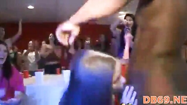 blowjob, cfnm, blow job - intoxicated babes giving head   video 31 intoxicated babes giving head