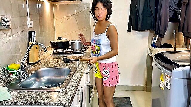 hermanastra first time cooking and fucking : Juliana Palvin