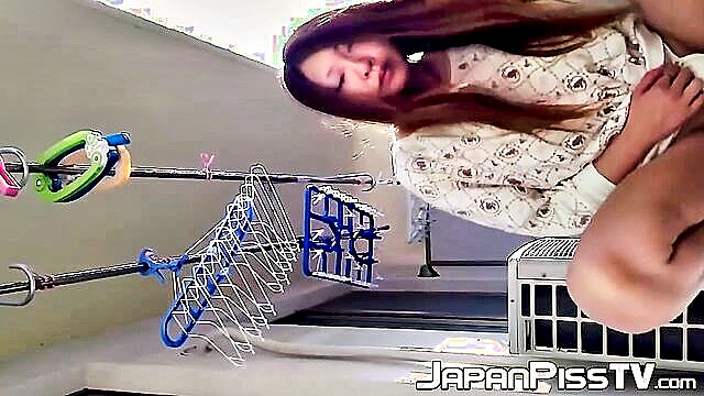 asian women lift panties to pee : Piss Japan TV
