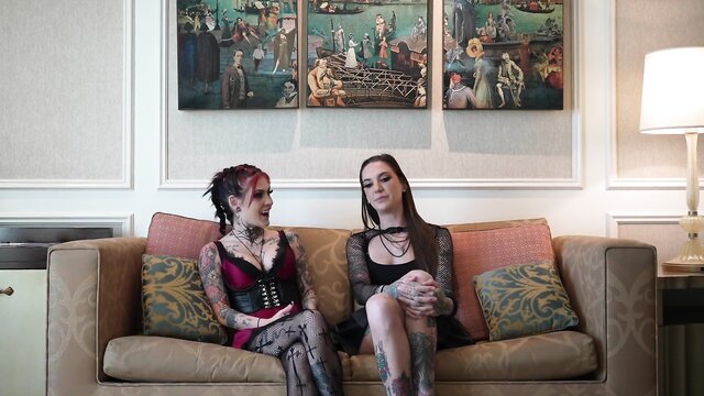 sfw, interview, couch - influencer hawk tiktok sehr