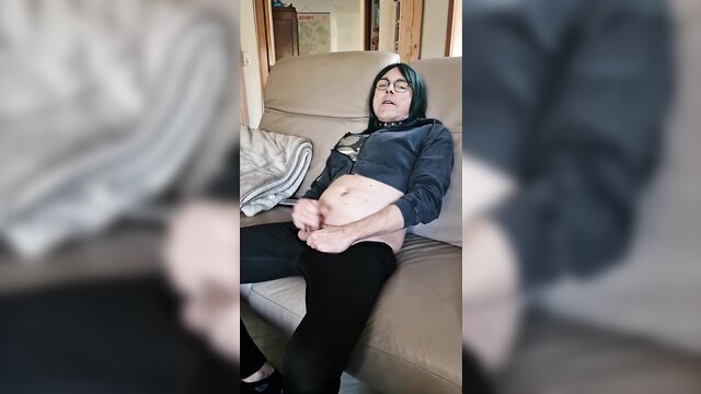 european, german, cumshot - quick hd jerk off video
