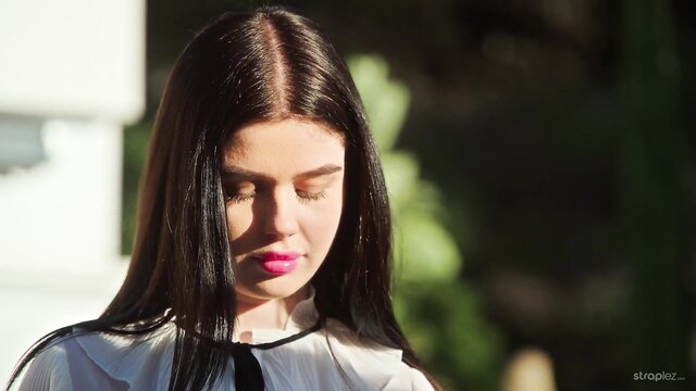 Zazie Skymm - straplez sex with deepthroat
