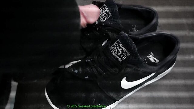 SneakerLoverAustria - nike janoski jizz shot