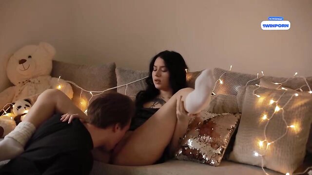 Andrew Oster, Sonya Snake, Friends For Funs - facesitting porn with sonya snake