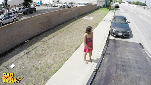 bad tow truck   brunette cheats on boyfriend for a tow : RealityKings