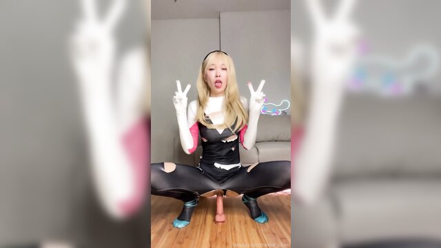 asian gwen enjoys masturbating with a dildo : We