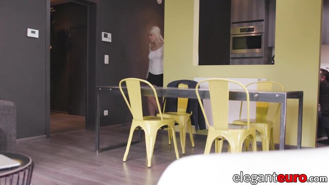 Vittoria Dolce - double penetration for busty blonde Elegant Raw