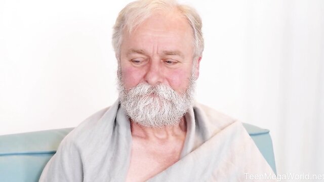 jennifer mendez gets fucked by older man : Old and Young