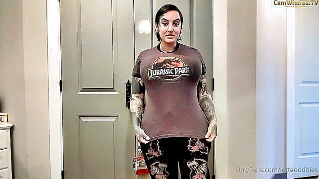 amateur, big tits, solo - huge goth titties showing off big tiddy goth gf showing off how she hides her huge bazonkas
